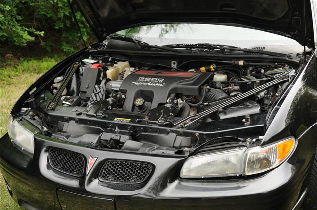 Pontiac Grand Prix 2002 photo 2