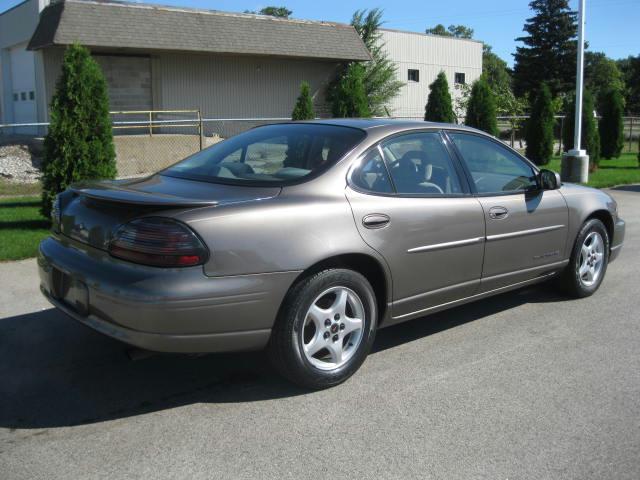 Pontiac Grand Prix 2002 photo 1