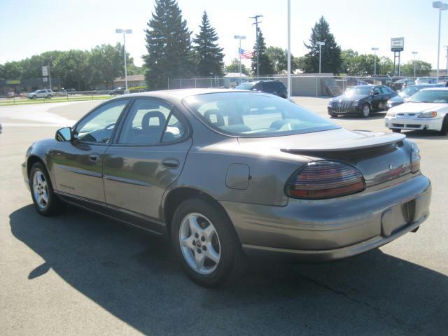 Pontiac Grand Prix 2002 photo 2