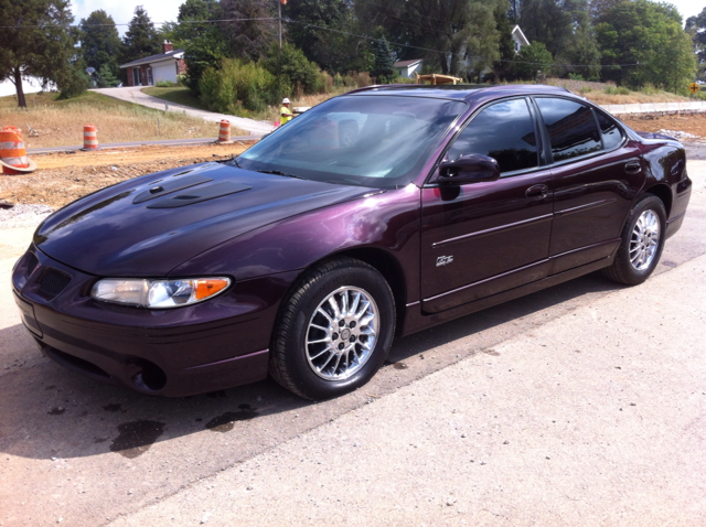 Pontiac Grand Prix 2002 photo 2