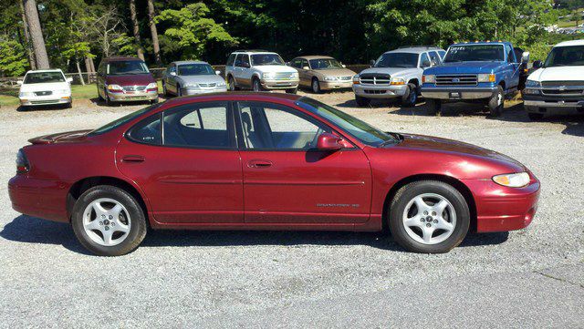 Pontiac Grand Prix SE Sedan