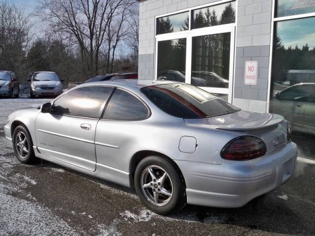 Pontiac Grand Prix 2002 photo 2