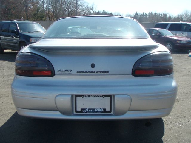 Pontiac Grand Prix 2002 photo 2