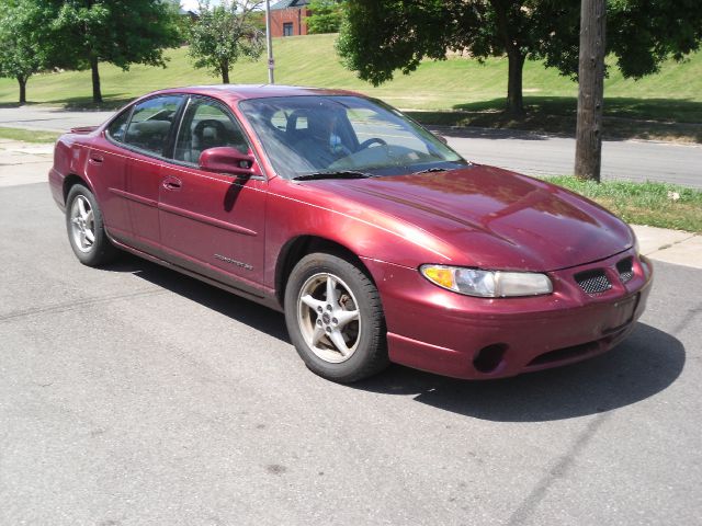 Pontiac Grand Prix 2002 photo 2