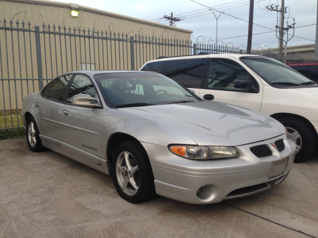 Pontiac Grand Prix 2002 photo 2