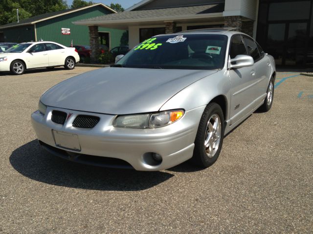 Pontiac Grand Prix 2002 photo 2