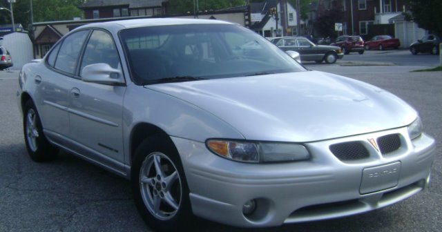 Pontiac Grand Prix 2002 photo 2