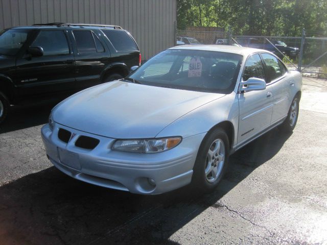 Pontiac Grand Prix 2002 photo 2