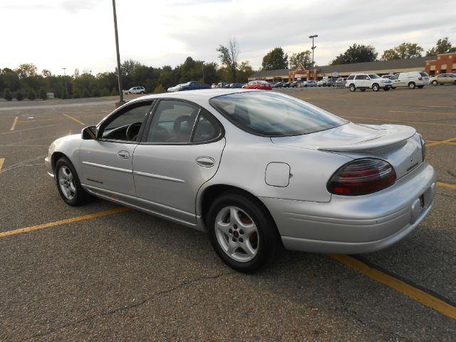 Pontiac Grand Prix 2002 photo 2