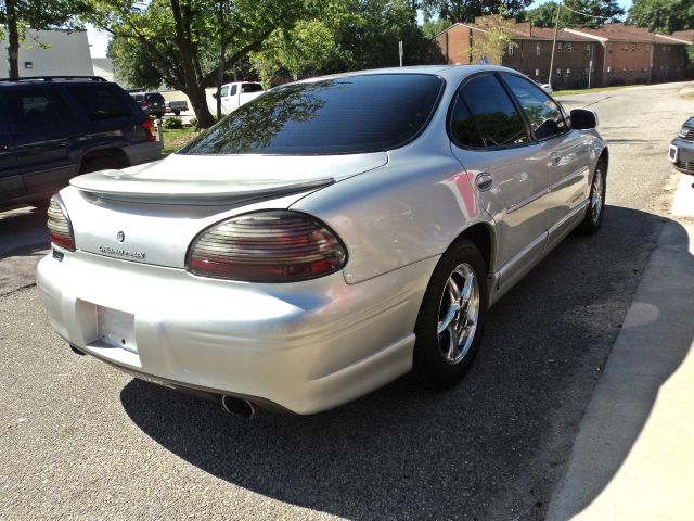 Pontiac Grand Prix 2002 photo 2