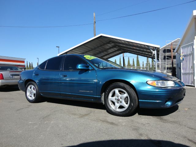 Pontiac Grand Prix 2002 photo 2