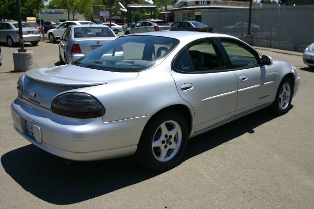 Pontiac Grand Prix SE Sedan