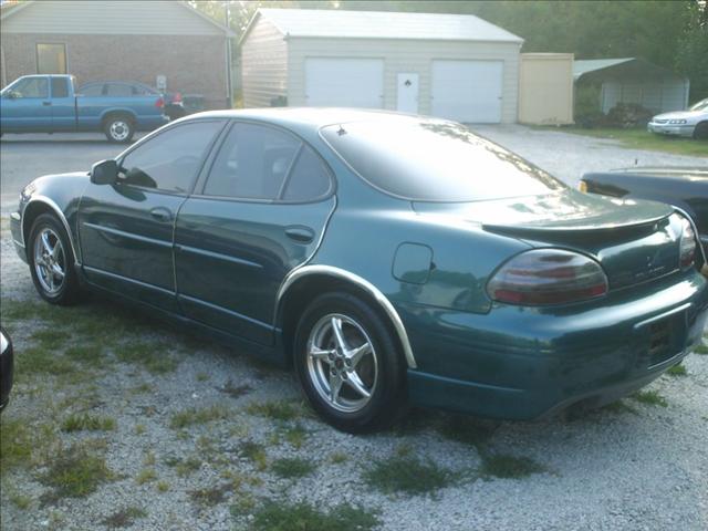 Pontiac Grand Prix 2002 photo 2