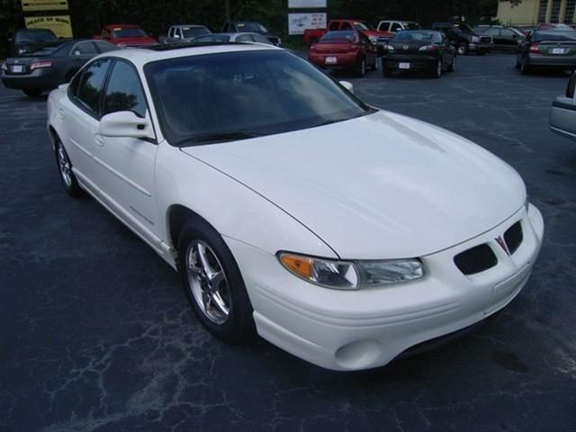 Pontiac Grand Prix 2003 photo 1