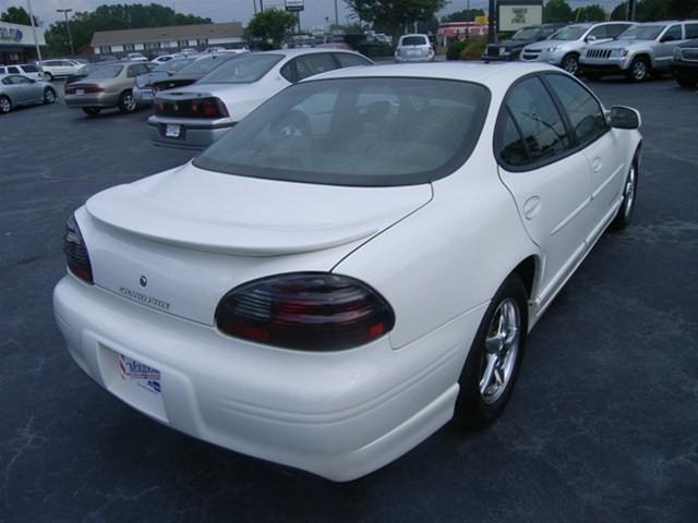 Pontiac Grand Prix 2003 photo 2