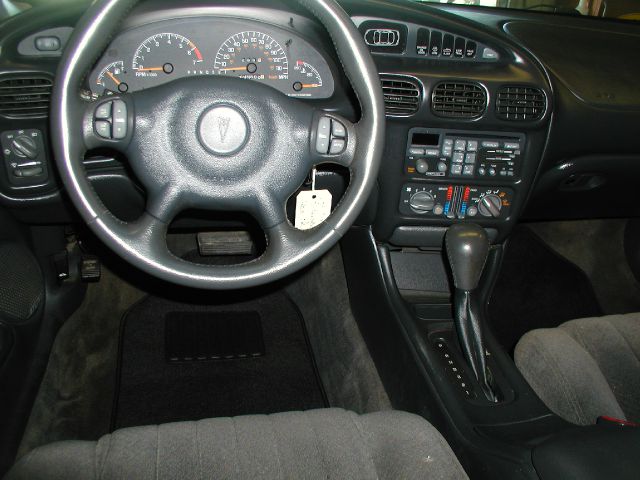 Pontiac Grand Prix 2003 photo 2