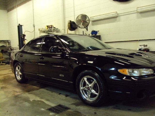 Pontiac Grand Prix 2003 photo 2