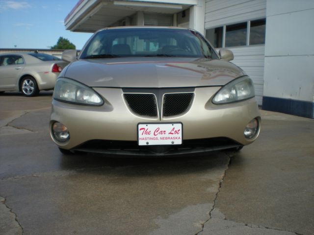 Pontiac Grand Prix 2004 photo 2