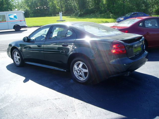 Pontiac Grand Prix 2004 photo 2