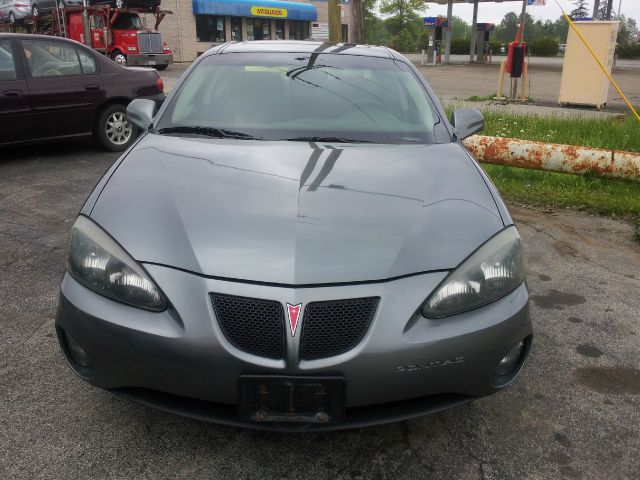 Pontiac Grand Prix 2004 photo 2