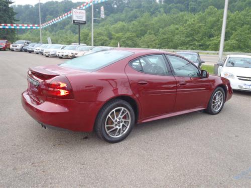 Pontiac Grand Prix 2004 photo 2