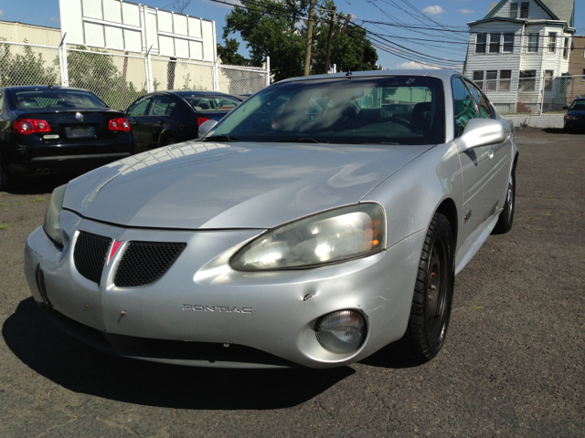 Pontiac Grand Prix 2004 photo 1