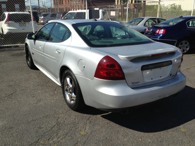 Pontiac Grand Prix 2004 photo 2