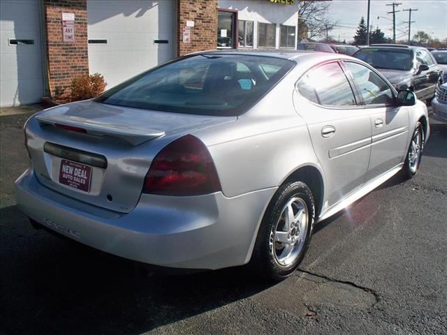 Pontiac Grand Prix 2004 photo 2