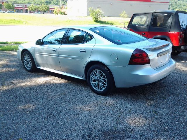 Pontiac Grand Prix 2004 photo 2