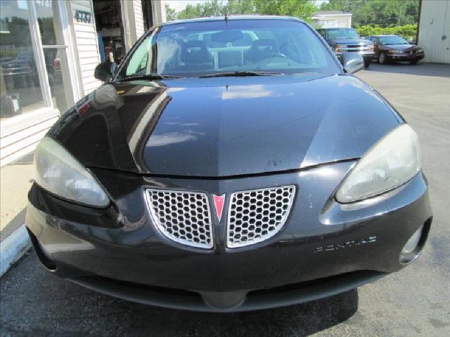 Pontiac Grand Prix 2004 photo 1