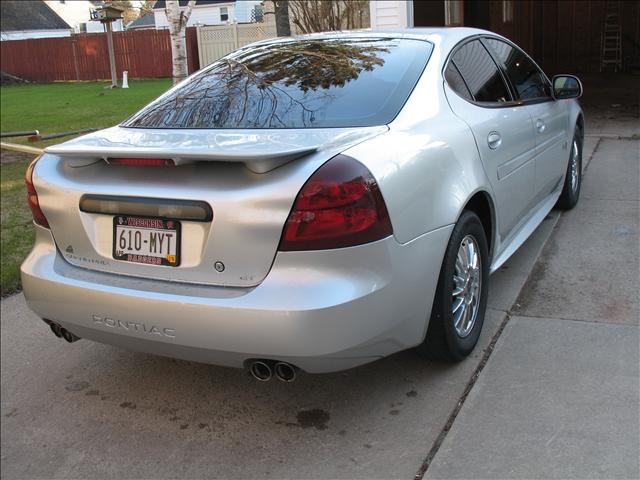 Pontiac Grand Prix 2004 photo 2