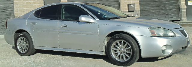 Pontiac Grand Prix 2004 photo 2