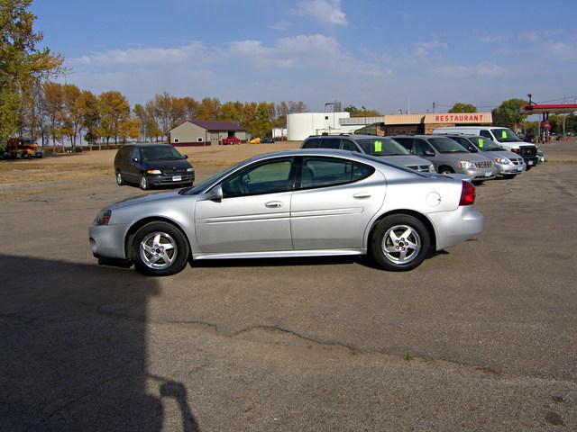 Pontiac Grand Prix SE Sedan