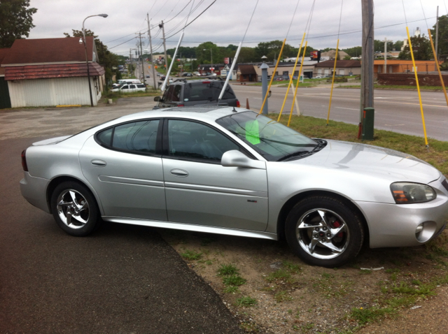 Pontiac Grand Prix 2004 photo 1