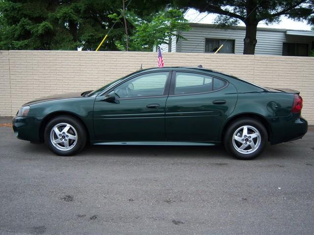 Pontiac Grand Prix 2004 photo 2