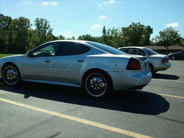 Pontiac Grand Prix 2004 photo 2