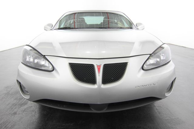 Pontiac Grand Prix 2004 photo 1