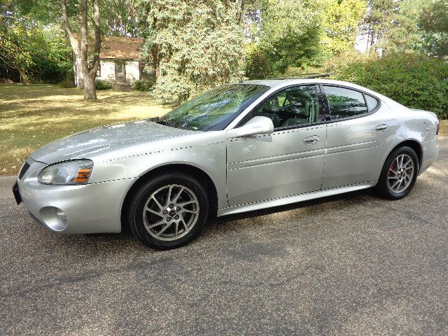 Pontiac Grand Prix 2004 photo 1