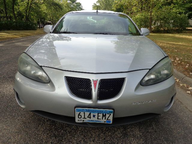 Pontiac Grand Prix 2004 photo 2