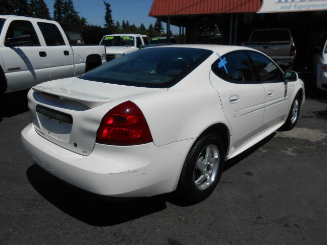 Pontiac Grand Prix 2004 photo 2