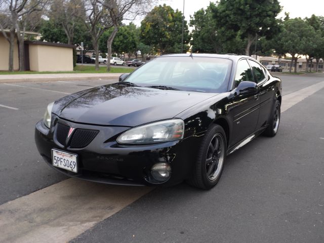 Pontiac Grand Prix 2004 photo 2