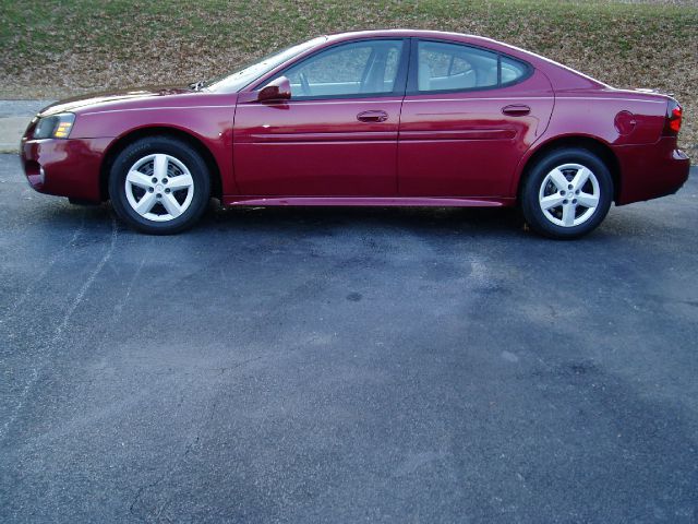 Pontiac Grand Prix 2004 photo 2