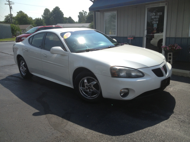 Pontiac Grand Prix 2004 photo 2