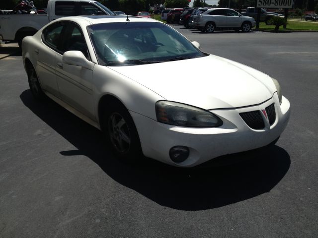 Pontiac Grand Prix 2004 photo 2