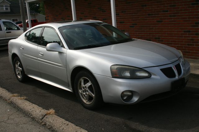 Pontiac Grand Prix 2004 photo 2