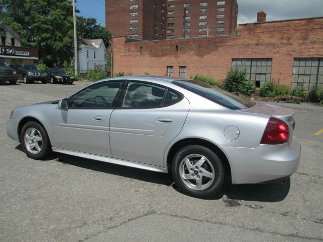 Pontiac Grand Prix 2004 photo 2