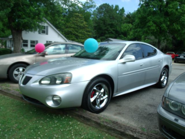 Pontiac Grand Prix 2004 photo 2