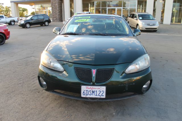 Pontiac Grand Prix 2004 photo 2