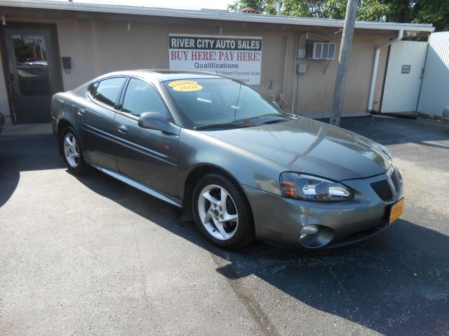 Pontiac Grand Prix 2004 photo 2