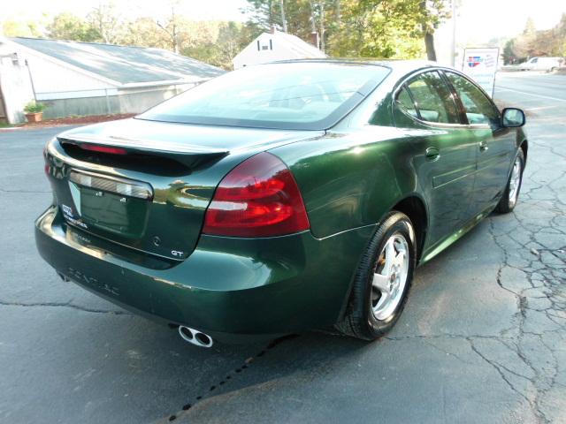 Pontiac Grand Prix 2004 photo 2